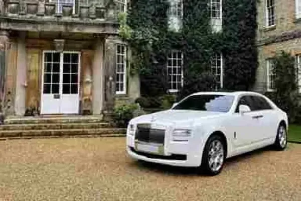 Make Your Big Day Special with Wedding Car Hire Birmingham