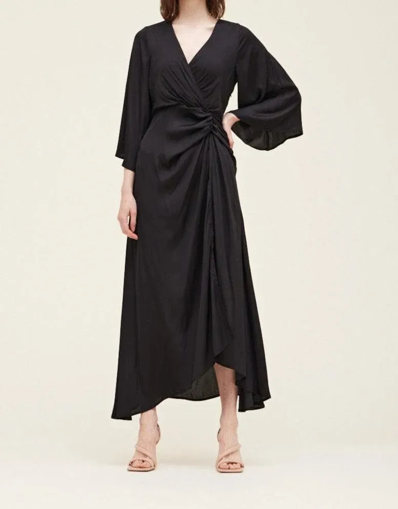 Why Women Choose to Wear Maxi Dresses