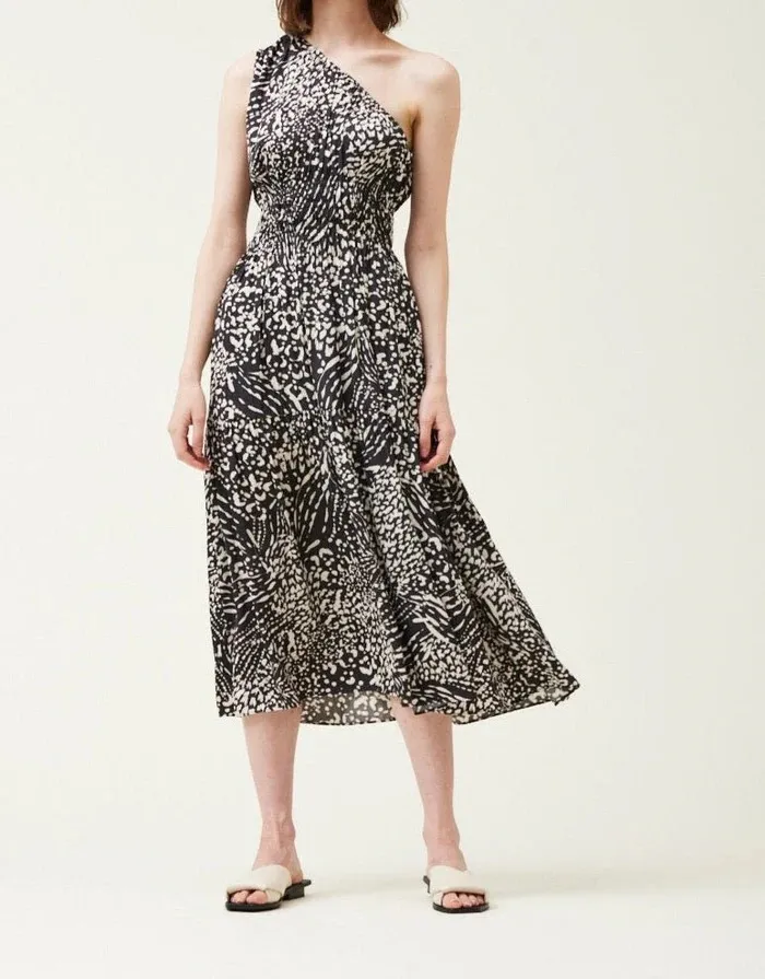 How to Build a Capsule Dress Wardrobe That Works All Year