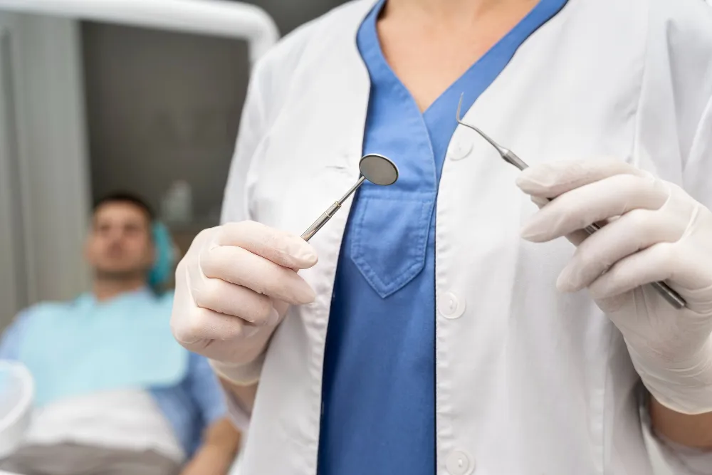 Common Causes of Broken Teeth and How Emergency Dentists Fix Them