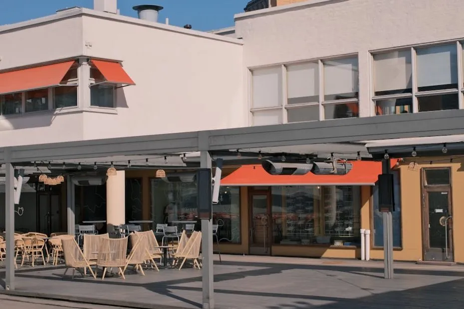 Choosing Between Awning and Blind Styles for Your Patio