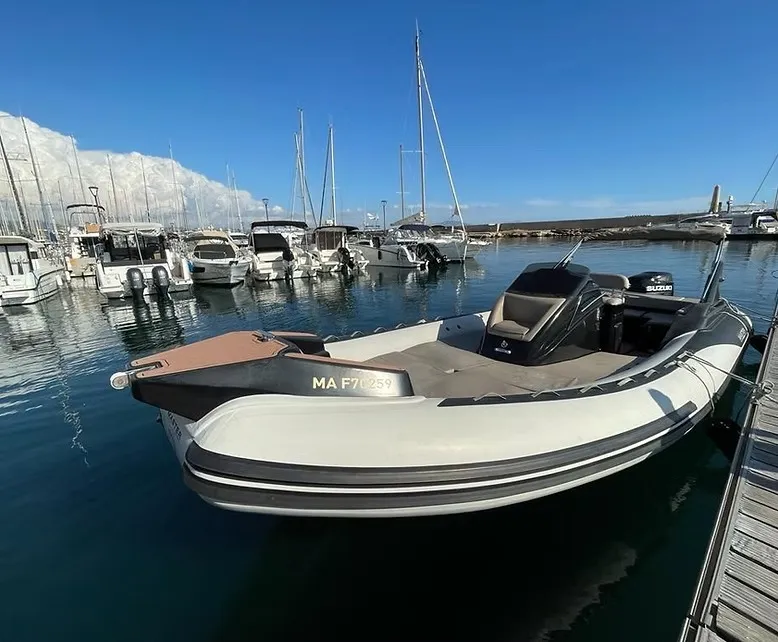 Bateaux à Vendre à Saint-Tropez : Investir et Naviguer en Toute Sérénité sur la Côte d’Azur