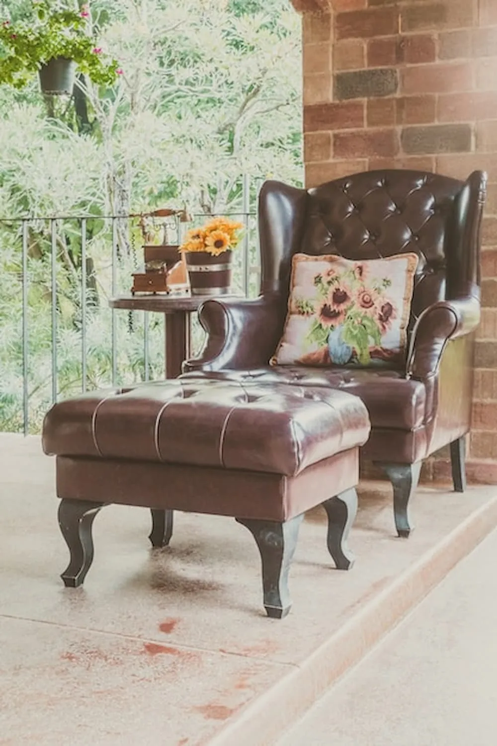 Choosing the Right Finish for a Bespoke Leather Corner Sofa