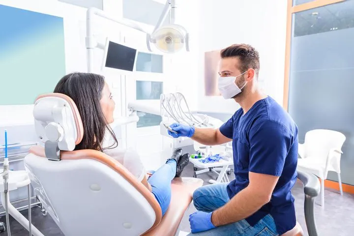 How Regular Visits to a Dental Clinic Prevent Major Dental Issues