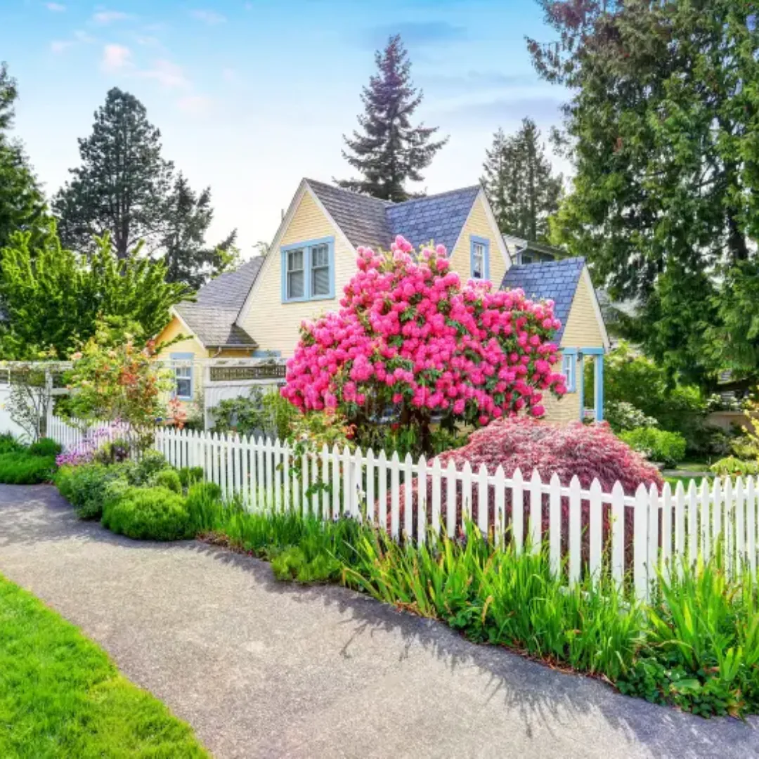 What Does a Fencing Contractor Do During Installation?