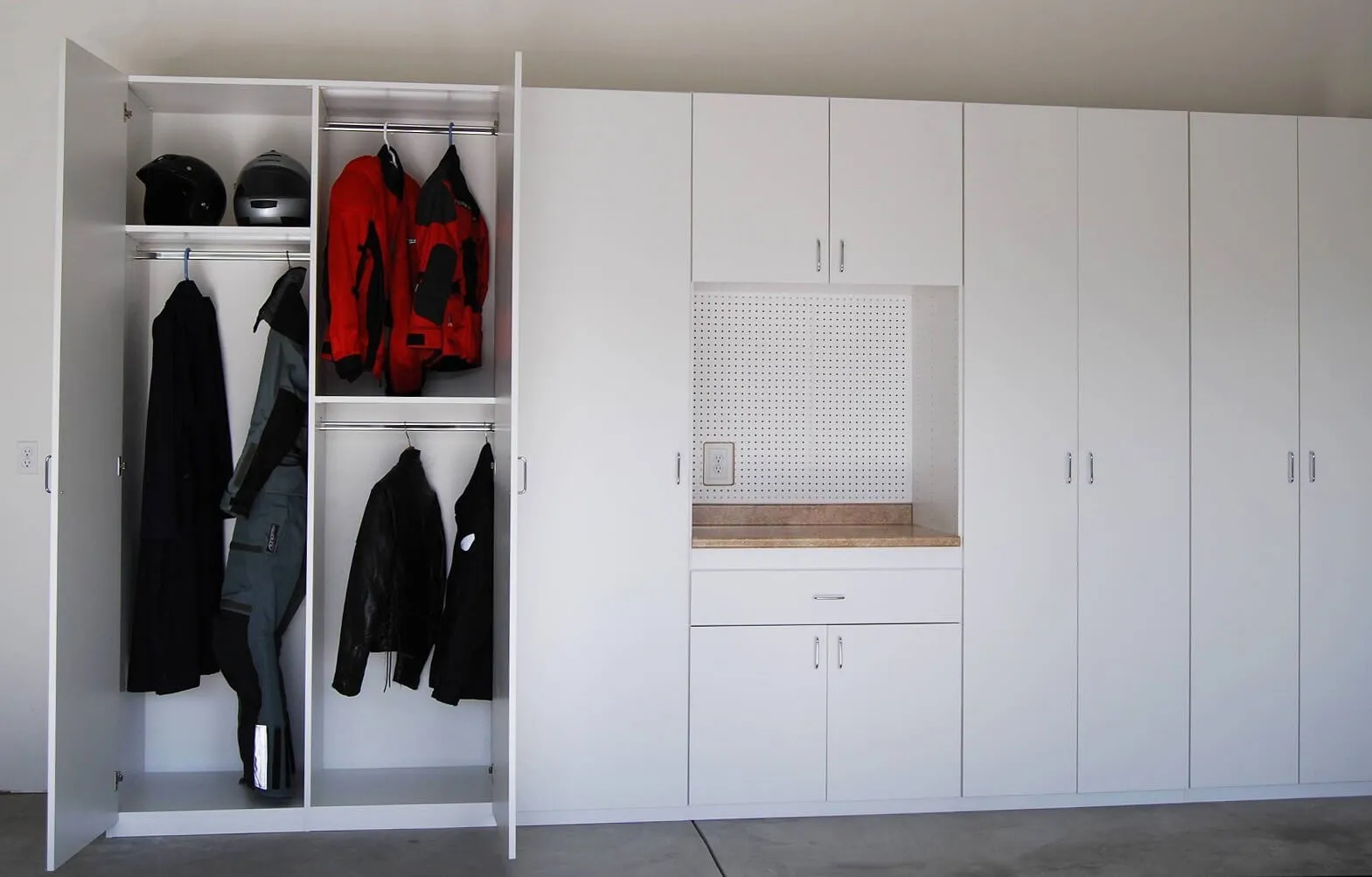 Why Is Professional Expertise Crucial in Achieving a Perfect Boutique Closet Design?