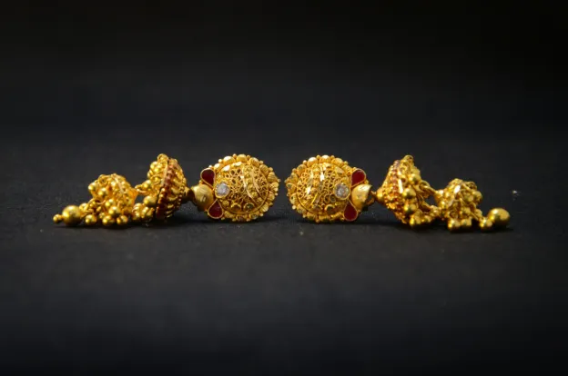 Intricate craftsmanship may elevate retail cost, but objective valuation centers on metal purity and weight in the marketplace