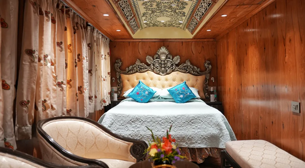 From Royal Train Journeys to Luxury Resorts: Experience the Best of Rajasthan Travel