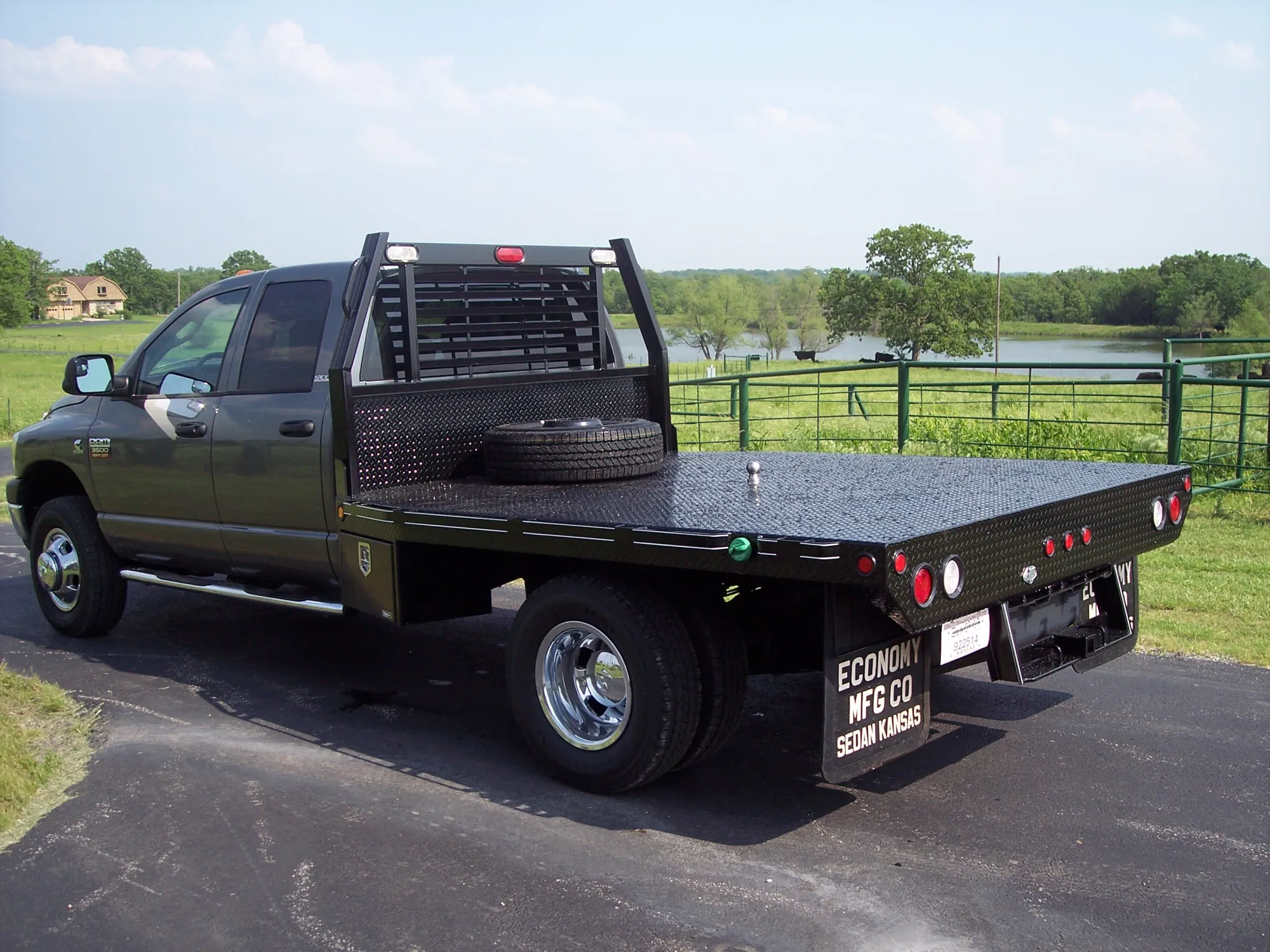 The Real Advantage of Skirted Flatbeds: Storage Without Sacrificing Deck Space
