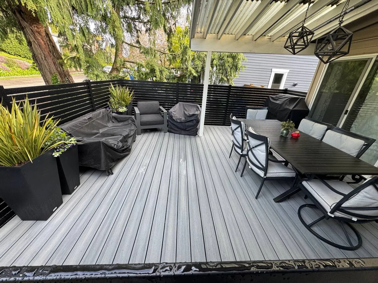 How Do Everett Deck Builders Approach Safety During Construction?