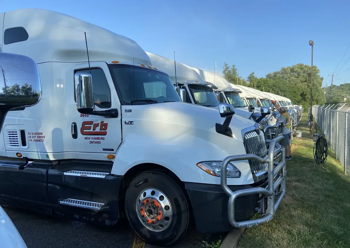Top Benefits of Regular Washing for Commercial Fleets