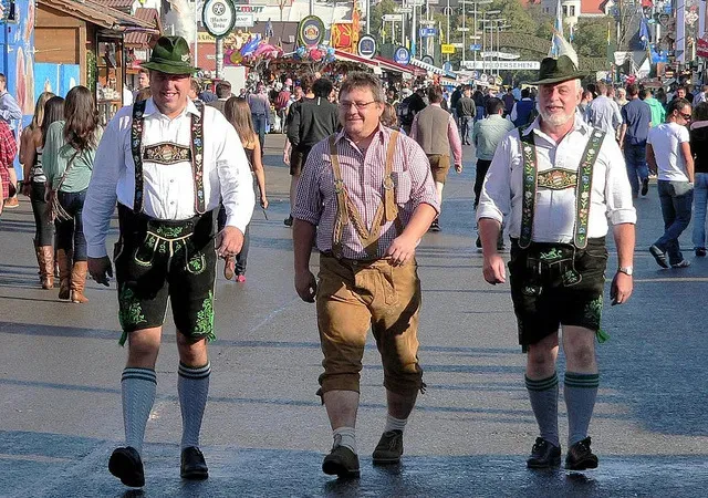 Why are Bavarian Lederhosen suspenders important in Alpine fashion?
