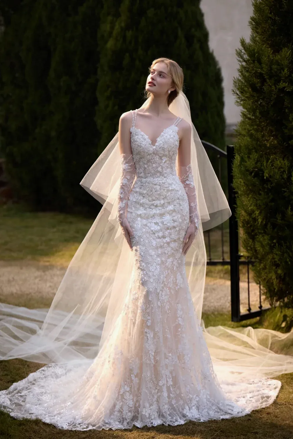 How to Know If a Mermaid Dress Will Work for Your Wedding Venue