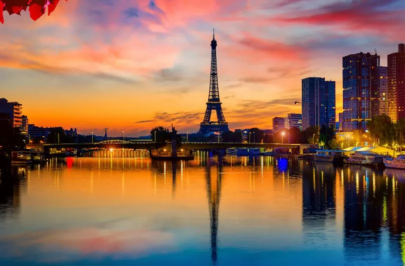 Travel Card Paris Guide for Tourists