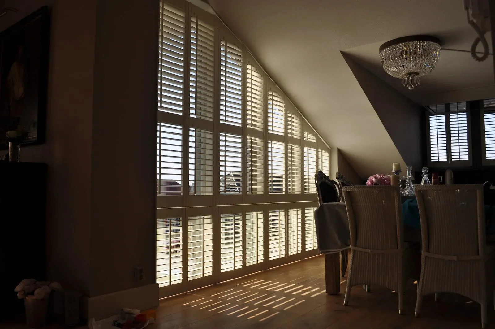 Zwarte Shutters en Witte Ruimte Shutters: Kies voor Quality Shutters