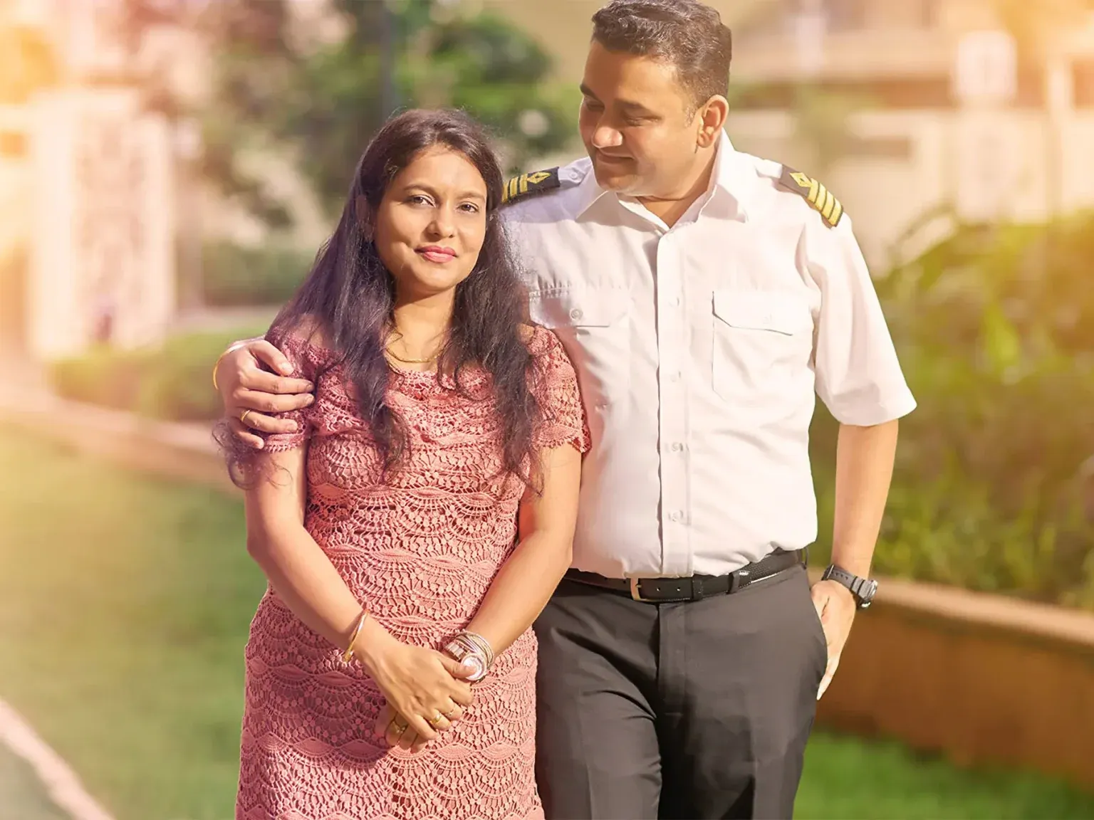 What Are the Trending Couple Photoshoot Poses Every Couple Should Try?