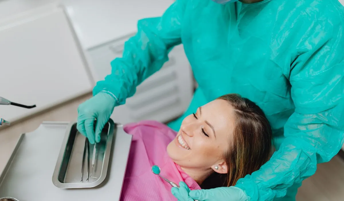 The Science Behind Professional Whitening from a Teeth Bleaching Dentist