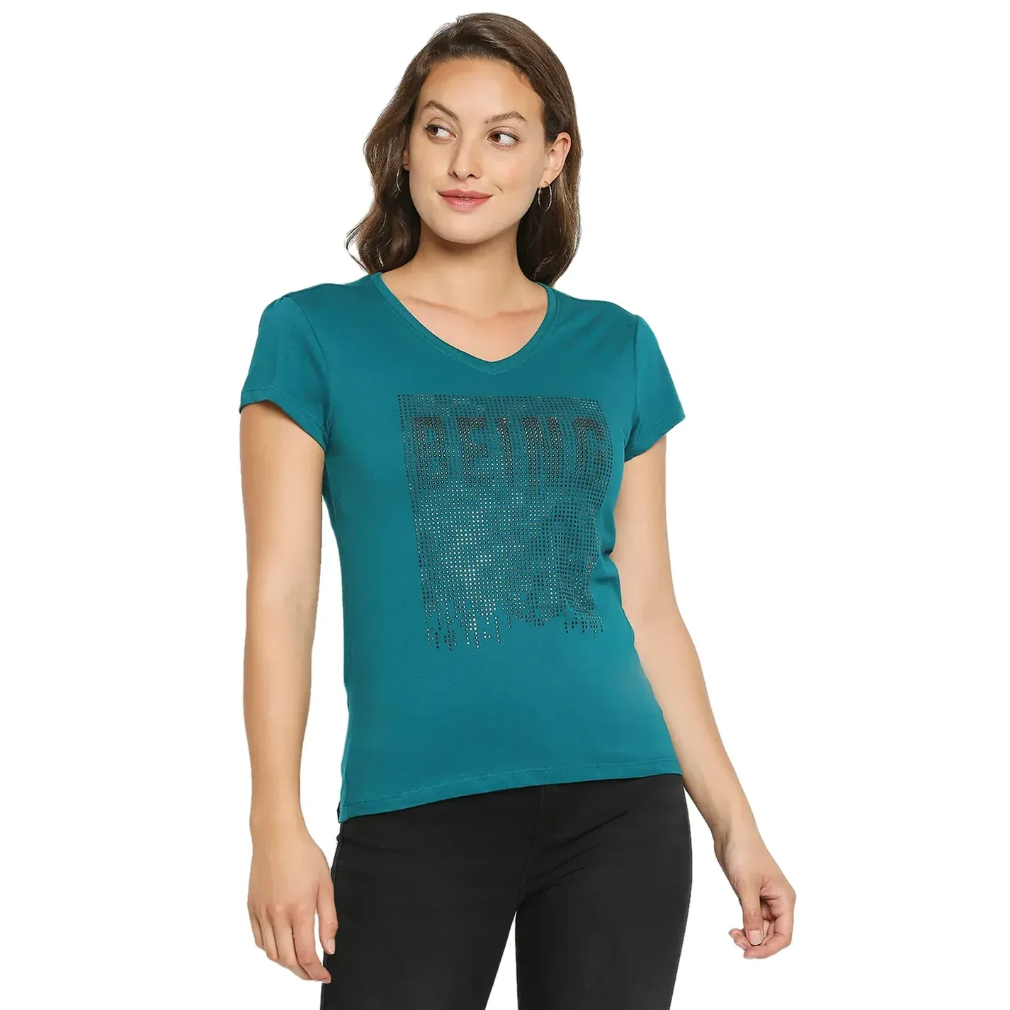 Women’s Wardrobe Essentials: How to Style Jeans, Tops and T-Shirts for a Complete Fashion Look