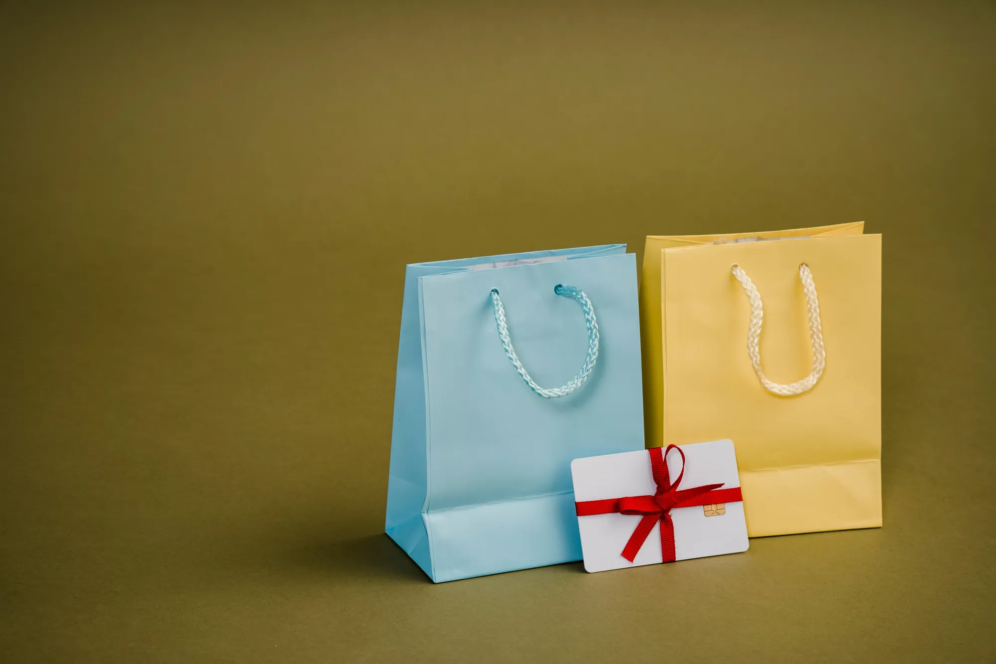 Digital vs Physical Gift Cards: What’s Better in 2026?