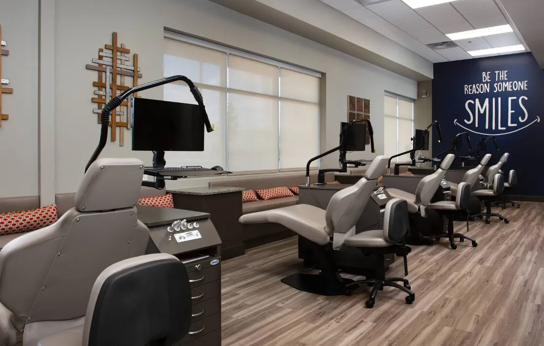 How Professional Orthodontic Equipment Installation Improves Efficiency ?