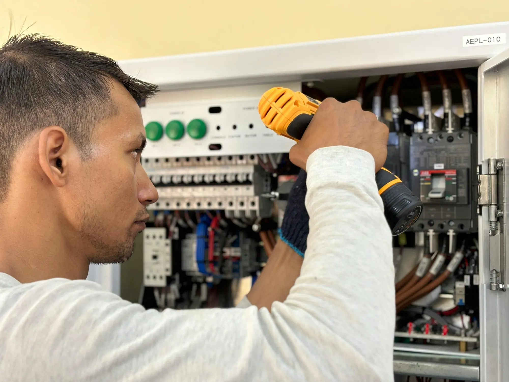 What to Know Before Hiring an Electrician