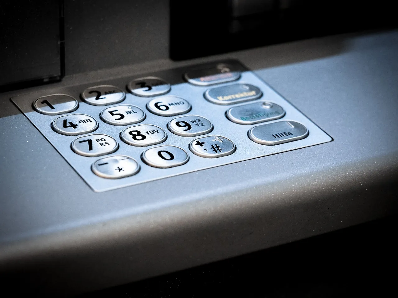 How Cash Access Impacts Customer Behavior in High-Traffic Retail Locations