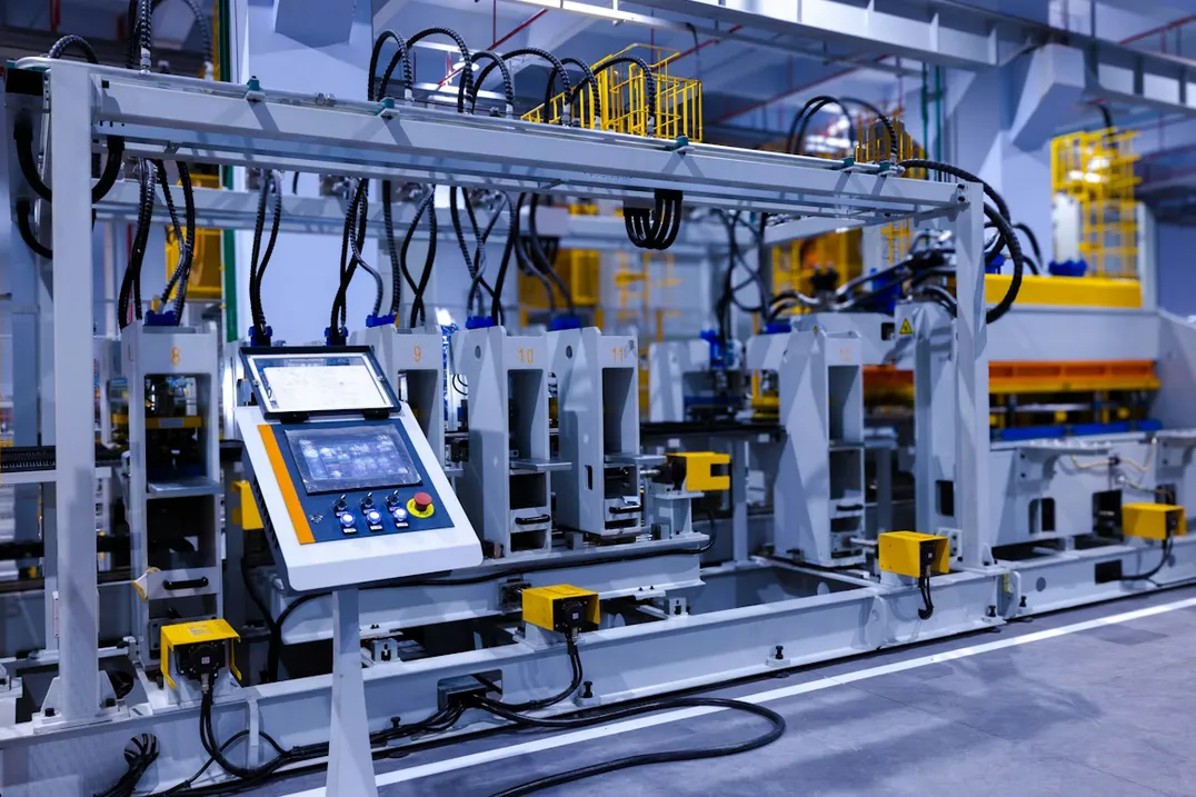 A Complete Guide to How Twin Sheet Thermoforming Machines Work [Infographic]