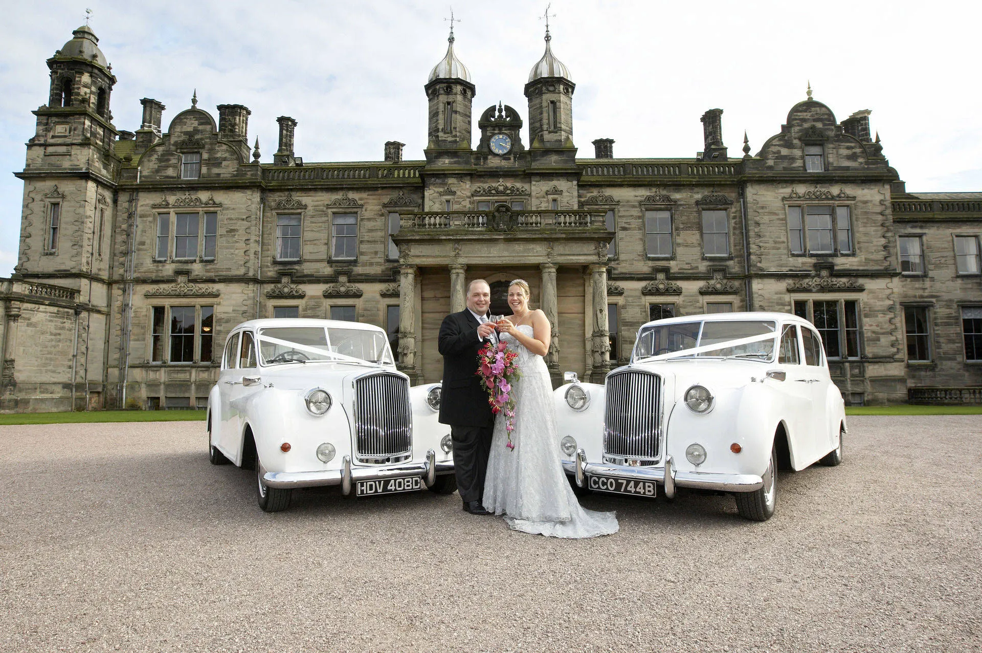 Elegant Wedding Journeys with Wedding Car Hire Birmingham