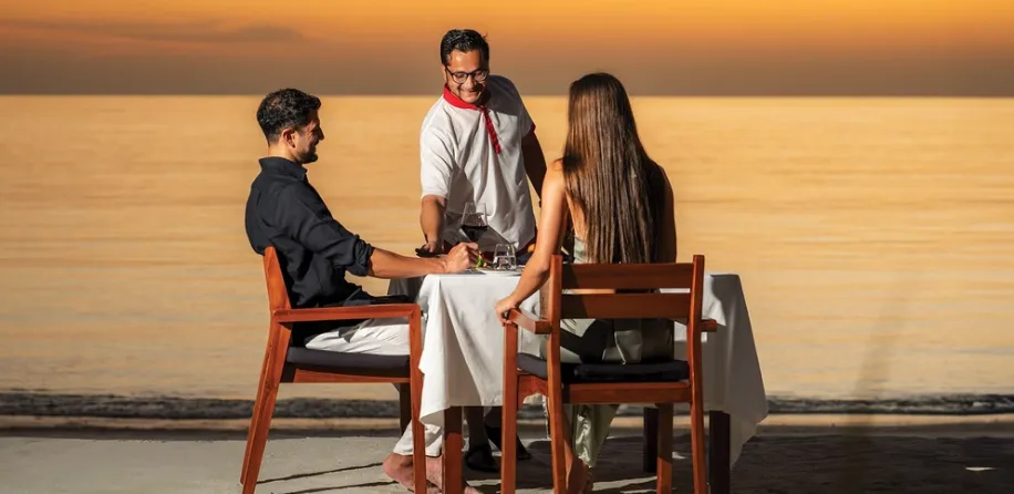 How Beach Dining in Maldives Enhances Honeymoon Trips