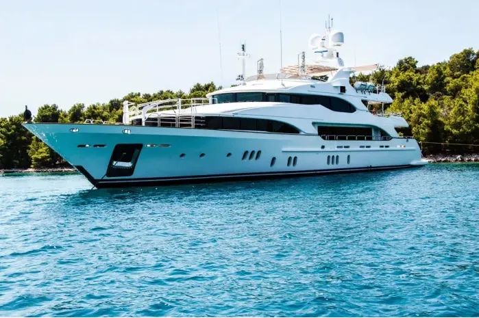 What Is the Average Size of a Luxury Yacht?