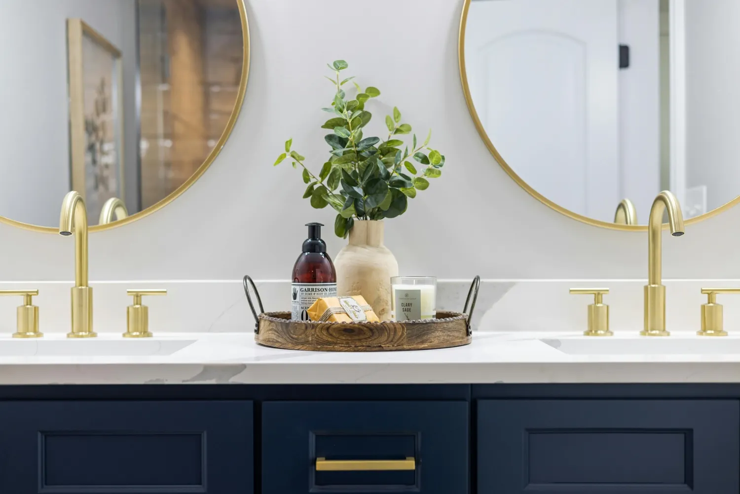 How Professional Cabinet Painters in Burlington Help Transform Outdated Cabinets
