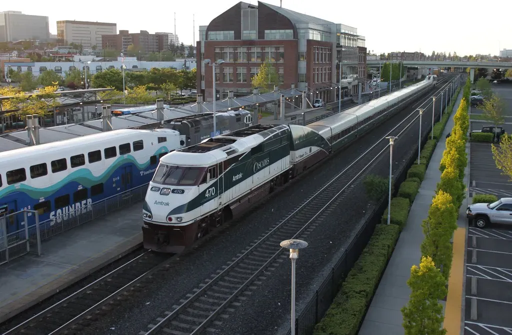 Can Business Travelers Stay Productive on the Amtrak Washington DC to Philadelphia Route?