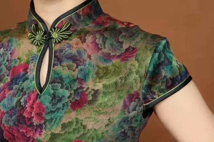 Are Qipaos Comfortable? Understanding the Fit, Fabric, and Feel