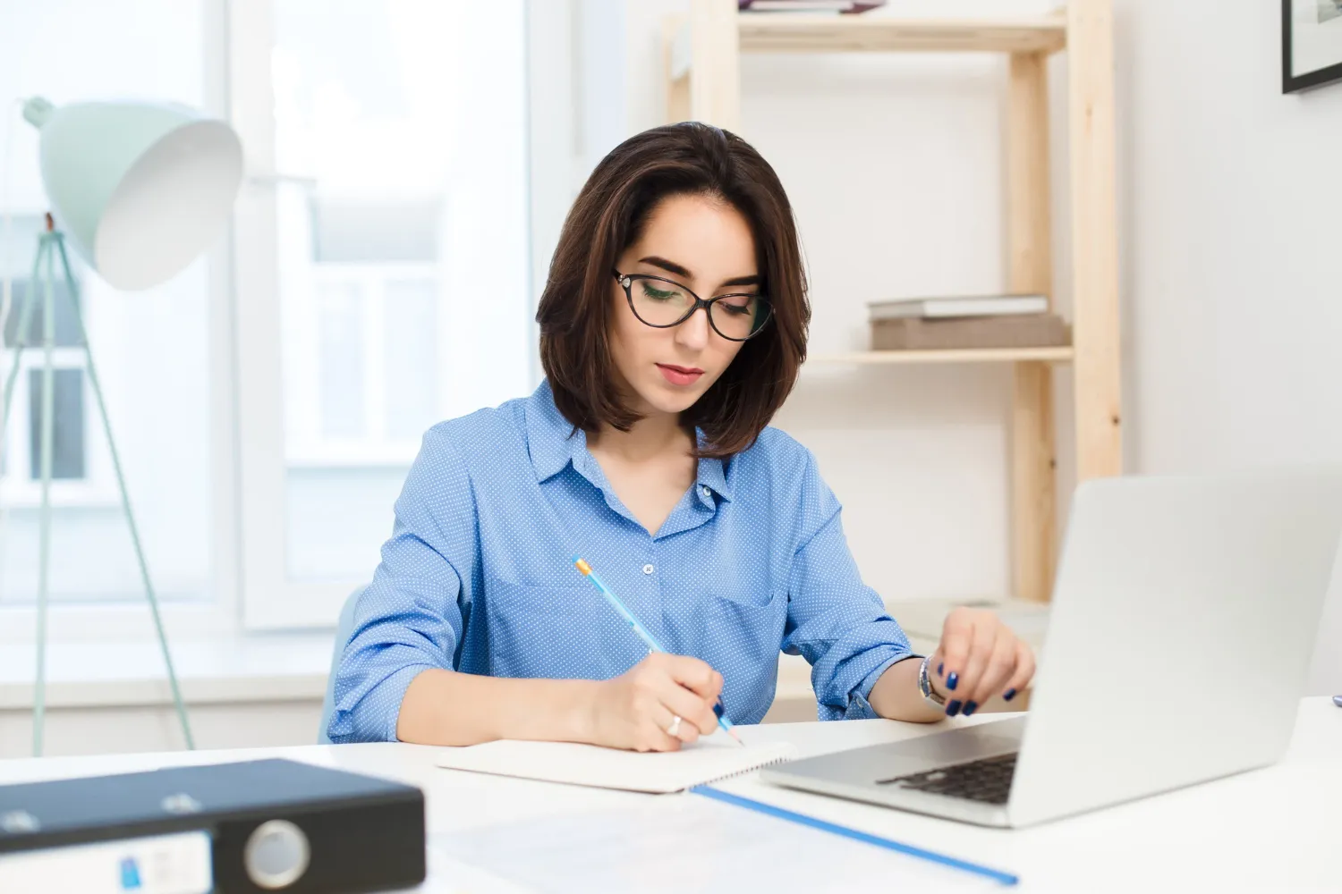 How to Identify Scams vs. Legitimate Assignment Writing Services