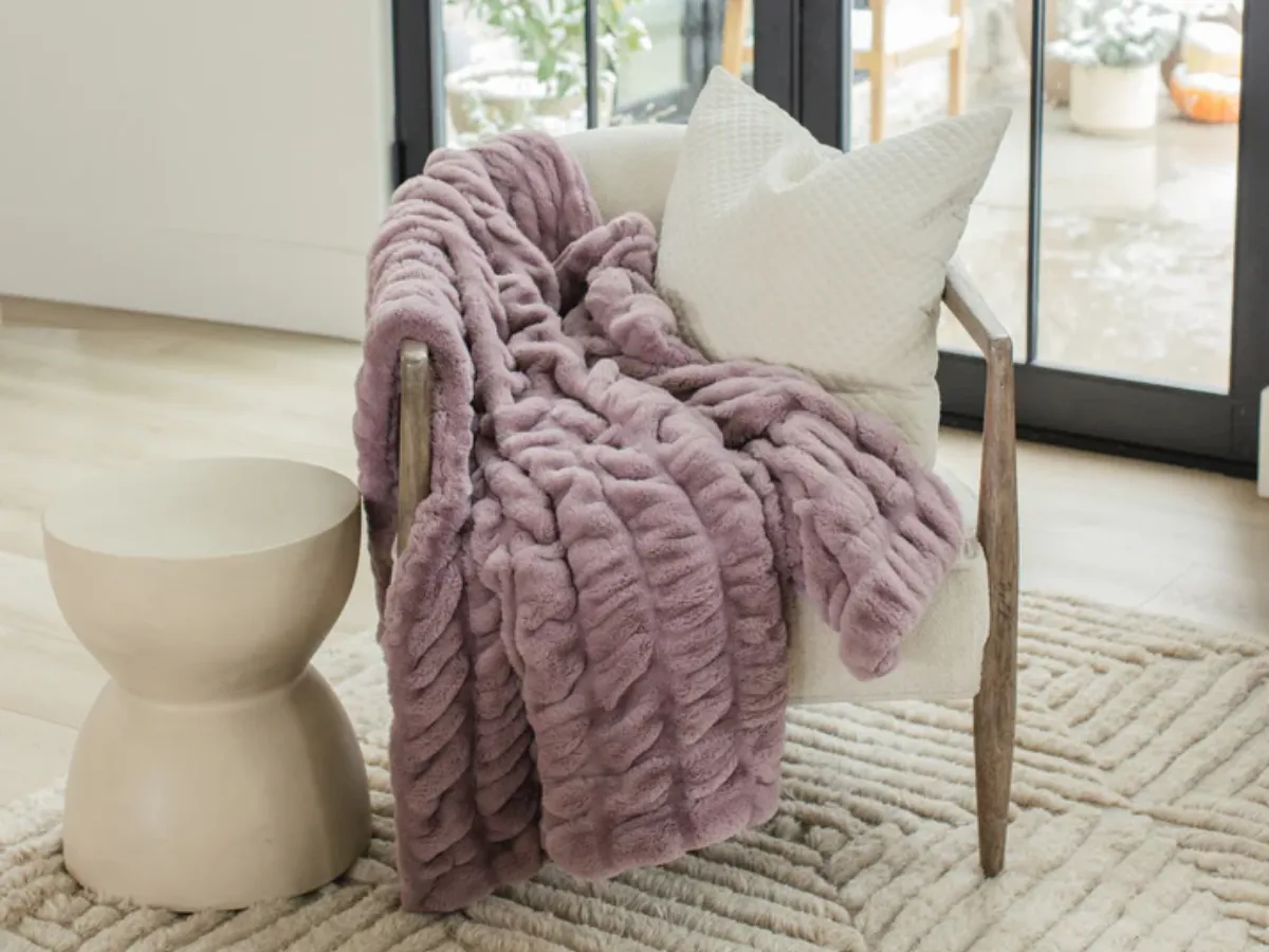 How Purple Throw Blankets Add Comfort and Color to a Room