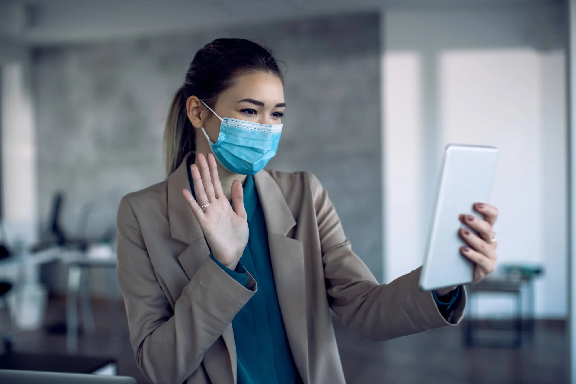 How Healthcare Call Centers Stop Missing Patient Calls During Shift Changes With Voice AI