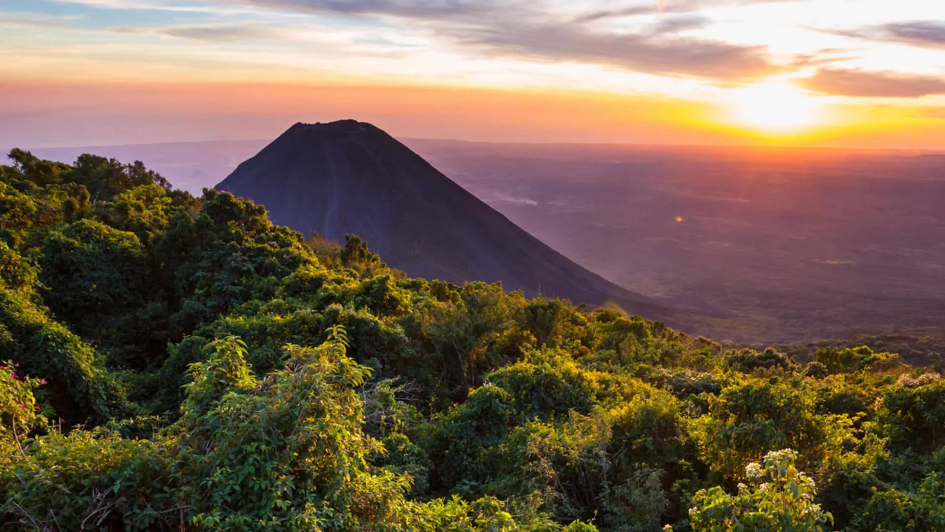 Best Time to Visit El Salvador: A Complete Seasonal Guide for US Travelers