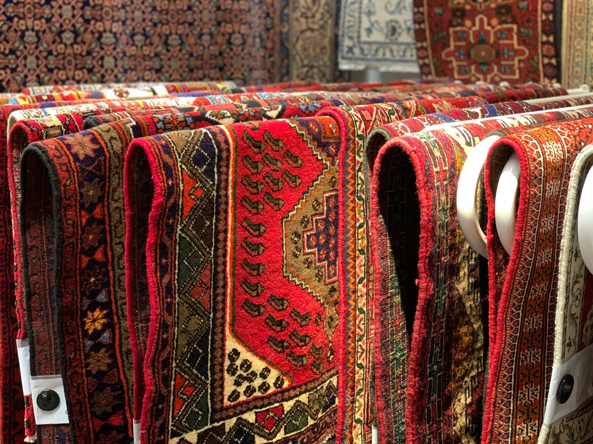 Your Rug Looks Clean… But Is It? The Truth About Rug Cleaning Services