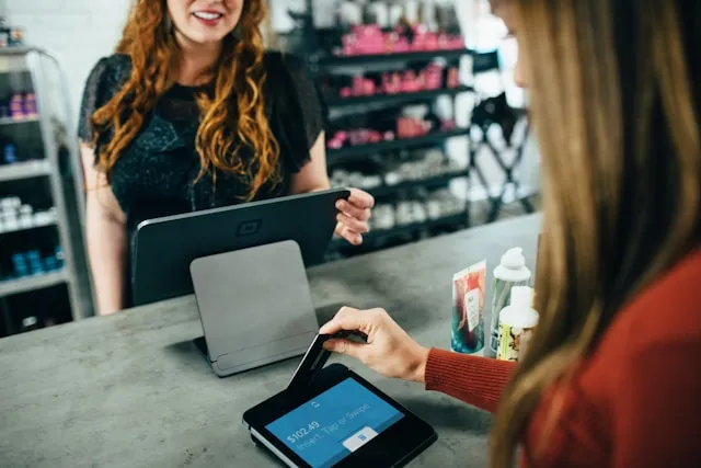 How a PEO in Indiana Helps Businesses Streamline Payroll, HR, and Compliance
