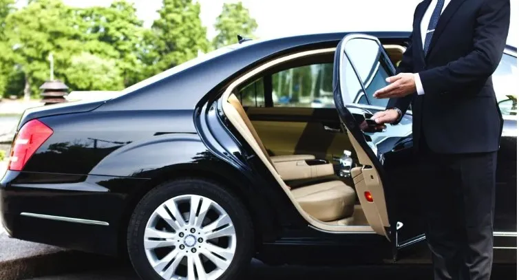 Luxury Travel from TEB Airport to Prom Limousine
