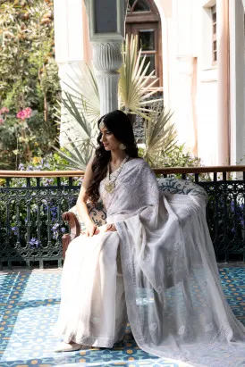 How to Find the Most Beautiful Chikankari Bridal Saree in Delhi