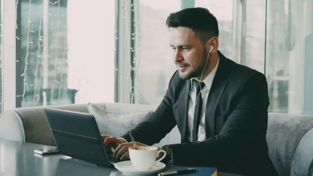 Why Employee Recognition Software Matters in Hybrid Workplaces