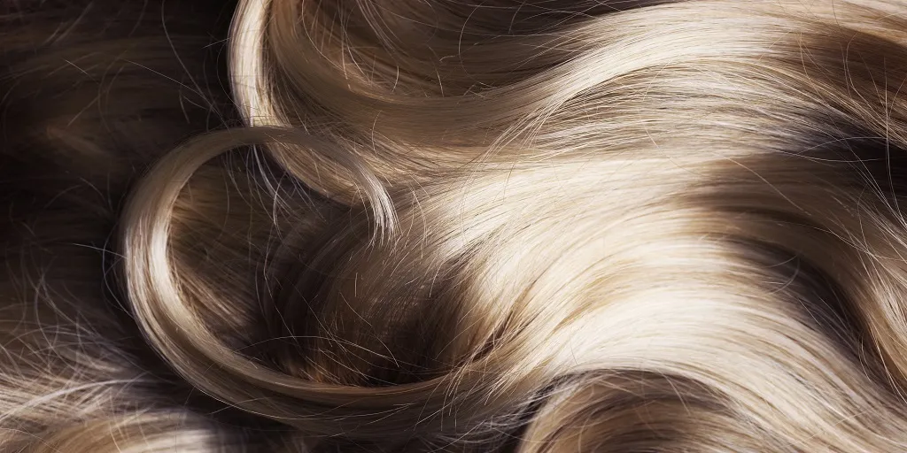 Hair in Miami: Tips for Managing Frizz, Sun Exposure, and Color