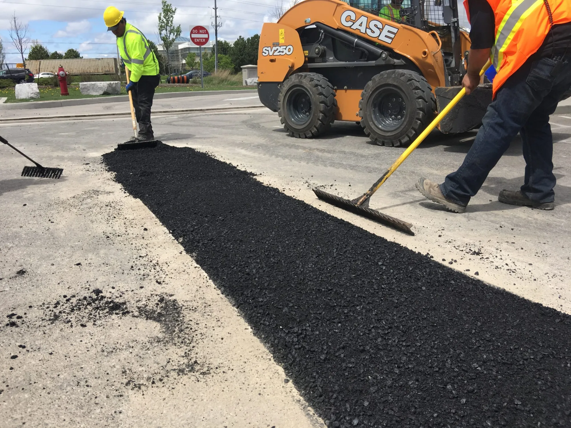 Why Property Owners Trust Parking Lot Contractors to Preserve Pavement
