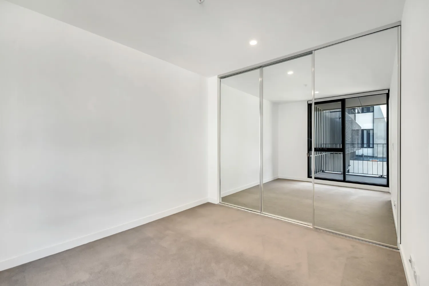 How Glass Sliding Wardrobe Doors Transform Modern Sydney Homes