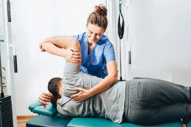 Expert Physiotherapy Tips to Manage Chronic Knee Pain Naturally
