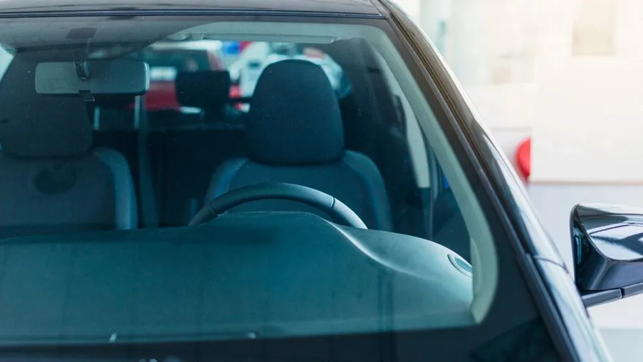 Windshield Replacement vs. Repair: How to Choose the Right Solution for Your Vehicle