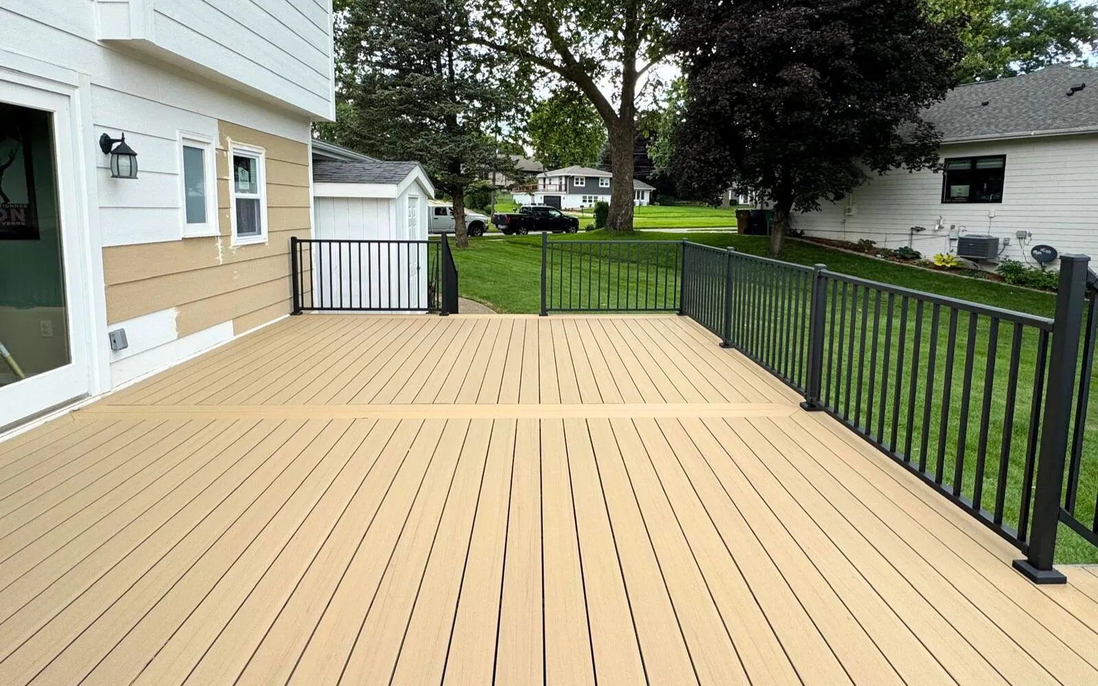 Custom Deck Builder in Urbandale, Iowa | Expert Craftsmanship