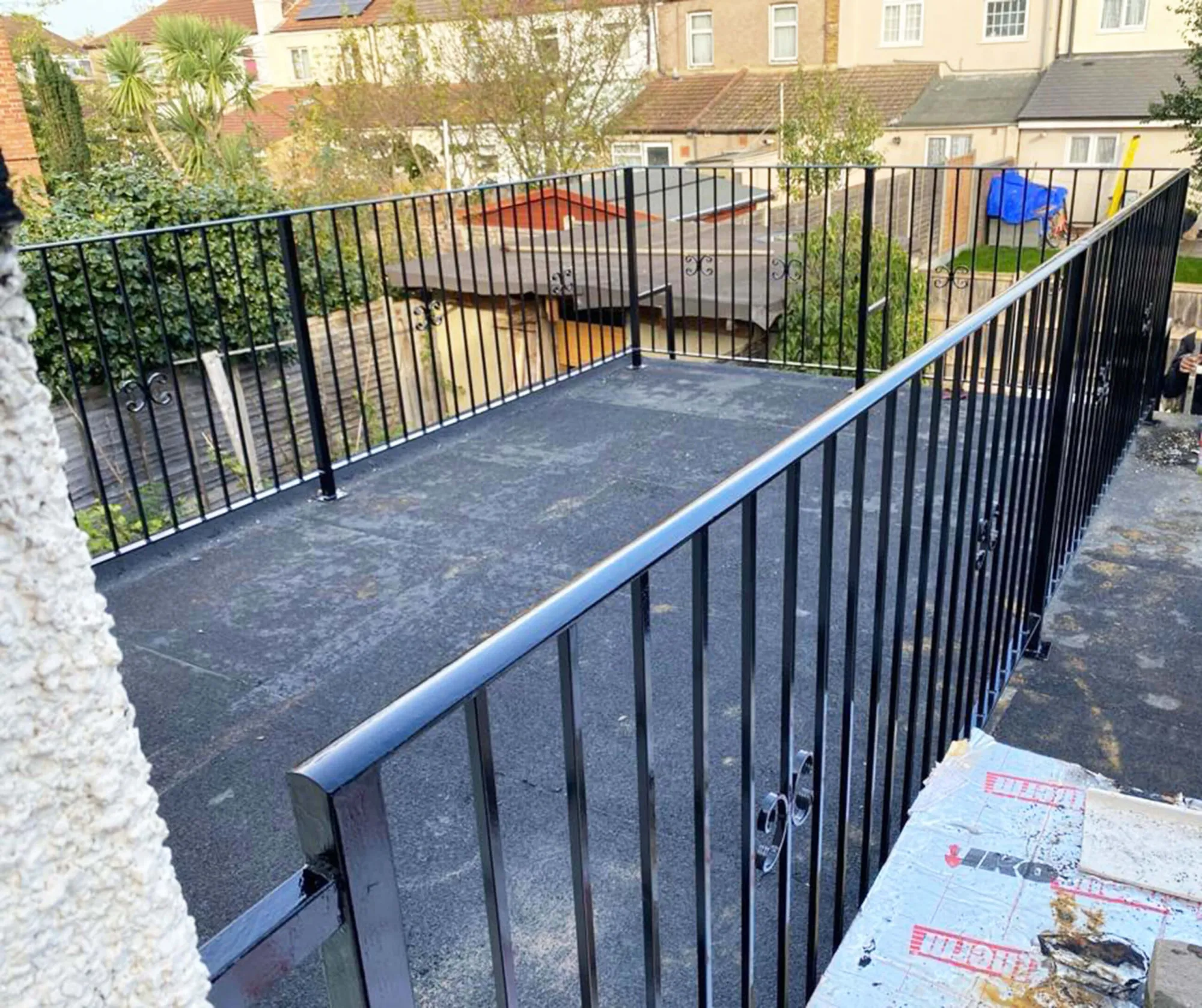 The Benefits of Installing Metal Balustrades and Electric Gates for Modern Properties