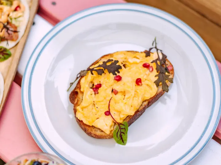 Why Is Eggs On Sourdough a Top Choice for Breakfast in Parramatta?